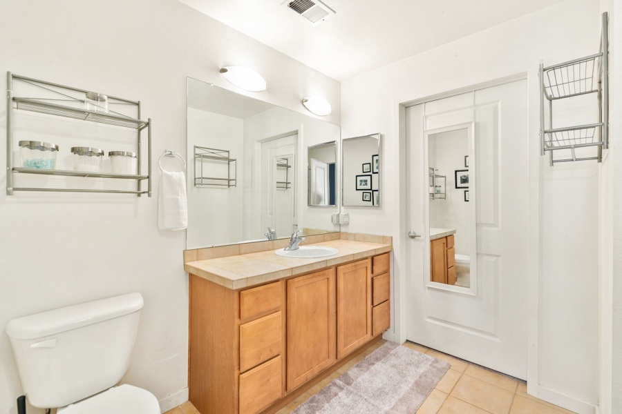 Denver, Colorado, 2 Bedrooms Bedrooms, ,2 BathroomsBathrooms,Condo,Furnished,Albion,1,1104